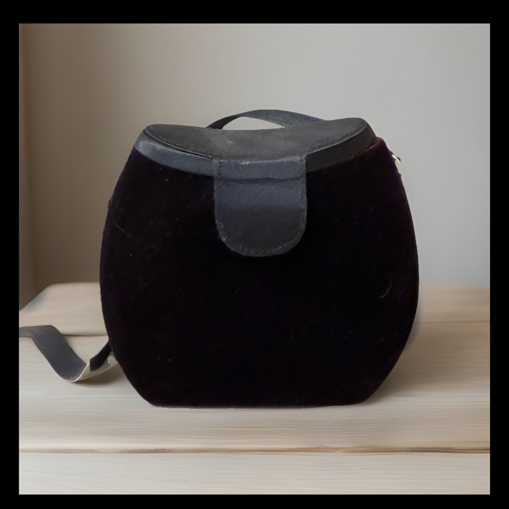Cache: vintage Elegant Black Velvet and Satin Women's Crossbody Bag (5” x 6”)